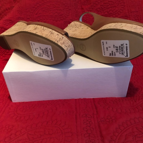Michael Kors Peep Toe, leather upper, cork wedge with buckled heel strap Size 9 - Picture 4 of 4